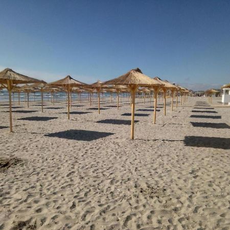 Listone' Apartment 12 Mamaia Nord Navodari Bagian luar foto